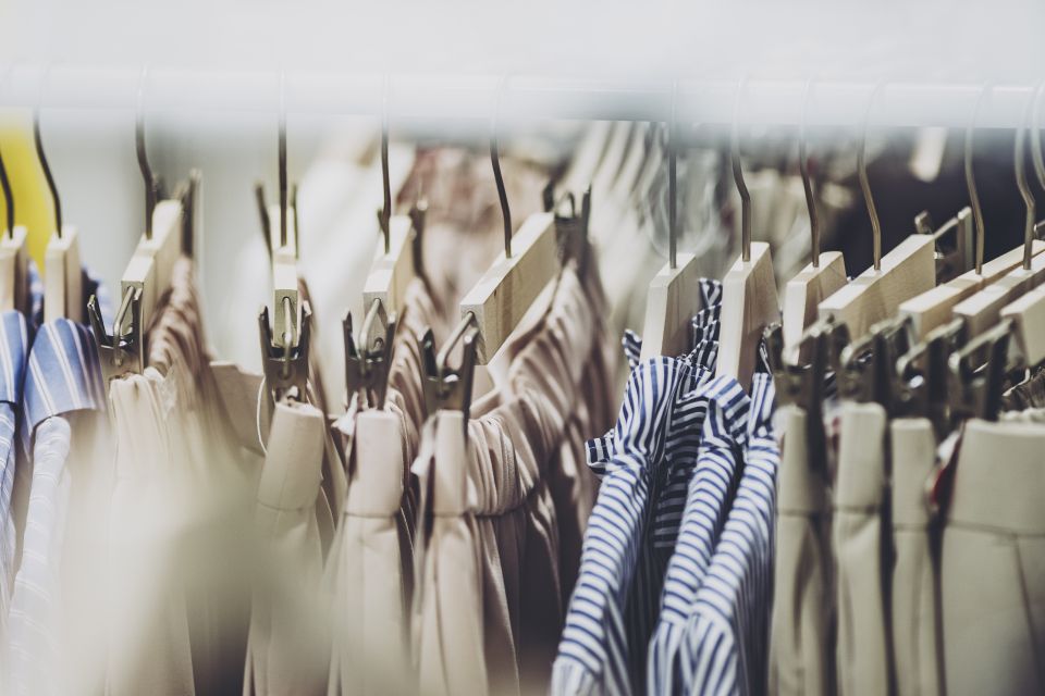 ジャケットが彩る日常と個性進化し続ける万能アウターの魅力